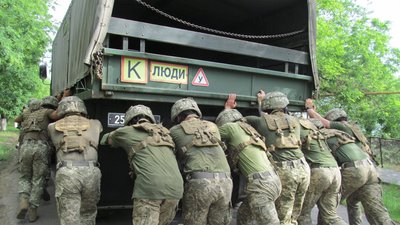 Одеські курсанти вшанували пам’ять загиблого на Донбасі випускника Військової академії Одеські курсанти вшанували пам’ять загиблого на Донбасі випускника Військової академії