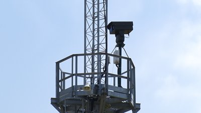 Паркан з колючого дроту та вежі з камерами. На Луганщині облаштовують кордон з Росією Паркан з колючого дроту та вежі з камерами. На Луганщині облаштовують кордон з Росією