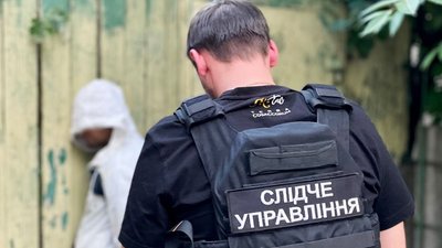 Жителя Миколаївщини підозрюють в організації незаконного "трансферу" чоловіків за кордон — Нацполіція