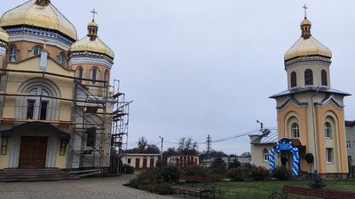Дзвіниця храму Зіслання Святого Духа в Теребовлі, де облаштували соціальну пральню Дзвіниця храму Зіслання Святого Духа в Теребовлі, де облаштували соціальну пральню