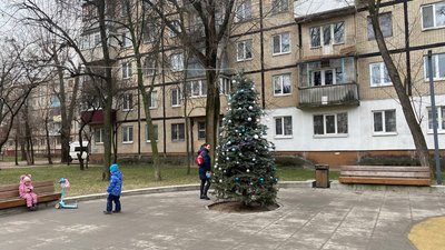 Без головної ялинки. Що думають жителі Дніпра про відсутність новорічного дерева на центральній площі Без головної ялинки. Що думають жителі Дніпра про відсутність новорічного дерева на центральній площі