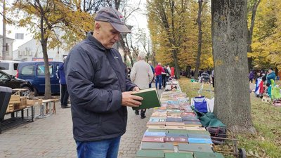 Що можна знайти на хмельницькому "блошиному ринку" Що можна знайти на хмельницькому "блошиному ринку"
