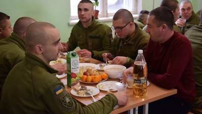 Військовослужбовці Тернопільщини зустріли Святвечір з кутею і колядою Військовослужбовці Тернопільщини зустріли Святвечір з кутею і колядою