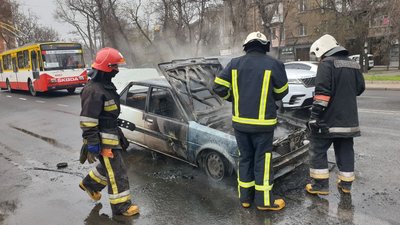 В Одесі спалахнув автомобіль: що каже власник