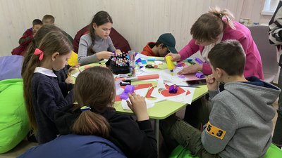 Діти малюють у просторі дружньому до дітей у Лукавцях Діти малюють у просторі дружньому до дітей у Лукавцях