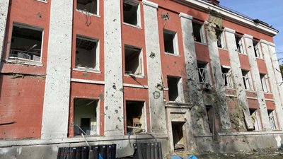 Росіяни зруйнували фехтувальний зал у Миколаєві, де займалися олімпійські чемпіонки Харлан та Хомрова: фото руйнувань Росіяни зруйнували фехтувальний зал у Миколаєві, де займалися олімпійські чемпіонки Харлан та Хомрова: фото руйнувань