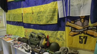 Понад 1200 шевронів різних військових частини: у Миколаєві відкрилася експозиція “Захисники України” Понад 1200 шевронів різних військових частини: у Миколаєві відкрилася експозиція “Захисники України”