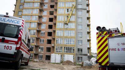 Юнак, який травмувався у Хмельницькому на будівництві, почав одужувати
