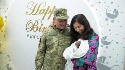 З фронту у пологовий: захисника відпустили на зустріч з новонародженою донькою