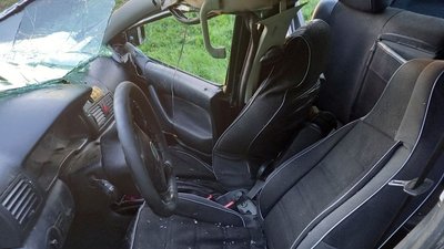 У Кропивницькому автомобіль в'їхав у труби опалення. Є травмована У Кропивницькому автомобіль в'їхав у труби опалення. Є травмована