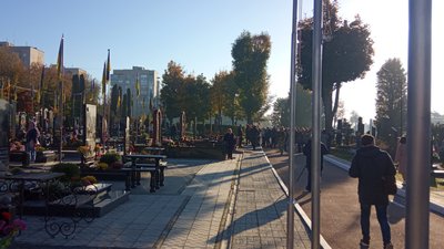 На Cмолянському військовому цвинтарі у Житомирі вшанували пам'ять полеглих захисників та захисниць України