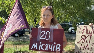 Учасниця акції-нагадування Людмила. У Миколаєві відбулася акція-нагадування про українських військовополонених та зниклих безвісти. Серед учасників заходу — рідні та друзі військовослужбовців, а також небайдужі містяни Учасниця акції-нагадування Людмила. У Миколаєві відбулася акція-нагадування про українських військовополонених та зниклих безвісти. Серед учасників заходу — рідні та друзі військовослужбовців, а також небайдужі містяни