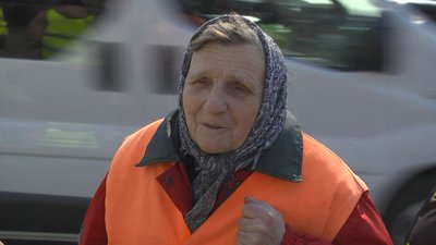 "Краще мести сміття, ніж розвалини": як працюють луцькі двірники під звуки сирени