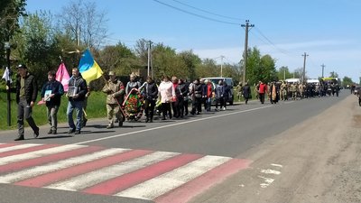У Ворожбі на Сумщині поховали військового Віталія Татаренка У Ворожбі на Сумщині поховали військового Віталія Татаренка