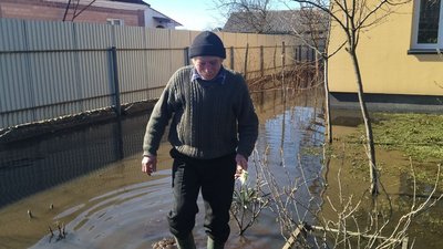 Вода біля хат тримається: як у громаді на Волині борються з паводками Вода біля хат тримається: як у громаді на Волині борються з паводками