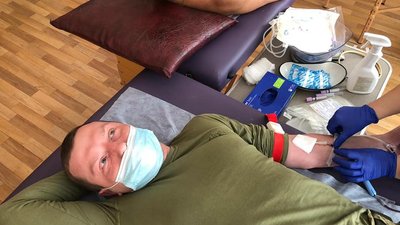 "Не треба бути суперменом, аби врятувати людині життя". Вінницькі прикордонники стали донорами крові
