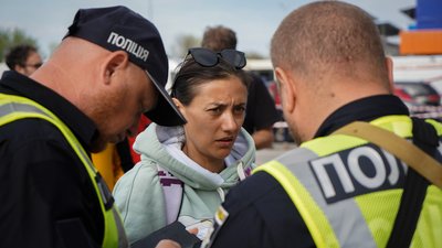 До Запоріжжя прибули автобуси з людьми, яких евакуювали з "Азовсталі" До Запоріжжя прибули автобуси з людьми, яких евакуювали з "Азовсталі"
