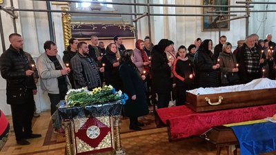 У Луцьку попрощалися з загиблим на Харківщині військовим Олександром Сідорським У Луцьку попрощалися з загиблим на Харківщині військовим Олександром Сідорським
