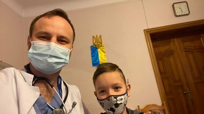 Львівські хірурги видалили псевдокісту у дитини без розрізів