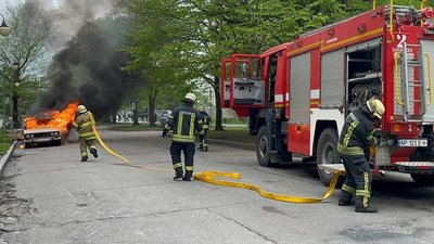В Запоріжжі загорівся автомобіль В Запоріжжі загорівся автомобіль