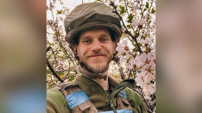 "Маємо не мовчати": у Черкасах презентували виставку про оборонців Маріуполя "Маємо не мовчати": у Черкасах презентували виставку про оборонців Маріуполя