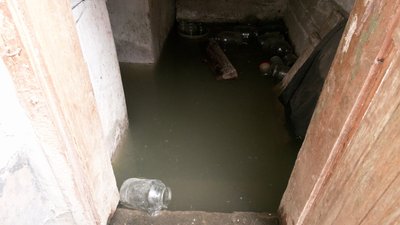 "З ріки шутру накидали, гроші списали". У Крилосі на Прикарпатті через негоду підтопило будинки