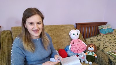 Сестри з Тернопільщини, які хворіють на ДЦП, займаються рукоділлям