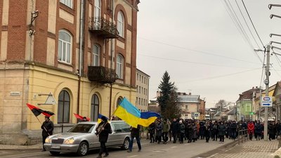На Тернопільщині попрощалися з трьома загиблими бійцями На Тернопільщині попрощалися з трьома загиблими бійцями