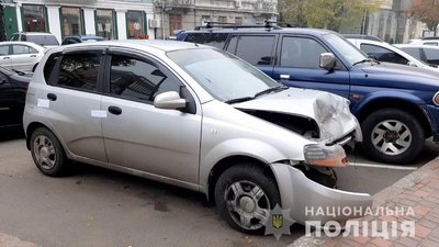 В Одесі жінку підозрюють у крадіжці автівки таксі та аварії в центрі міста