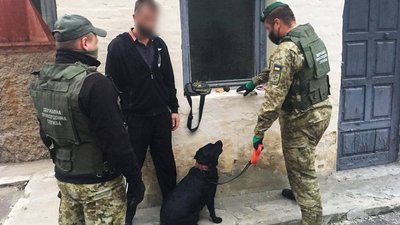 У прикордонні затримали жителя Чернігова, який перевозив вибухівку У прикордонні затримали жителя Чернігова, який перевозив вибухівку