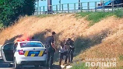 Фото з місця затримання чоловіка Фото з місця затримання чоловіка