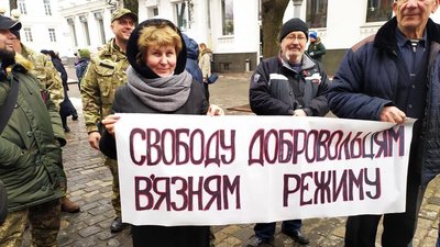 Автопробіг та піша хода: як у Полтаві відзначали День українського добровольця