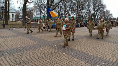 Служили в одній частині та загинули в один день: у Прилуках попрощалися з двома захисниками України Служили в одній частині та загинули в один день: у Прилуках попрощалися з двома захисниками України