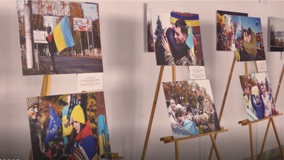 Дні світла: у Черкасах показали, як жителі Херсона реагували на звільнення міста Дні світла: у Черкасах показали, як жителі Херсона реагували на звільнення міста