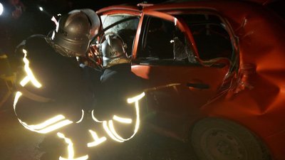 На Кіровоградщині зіштовхнулись легковик і дві вантажівки