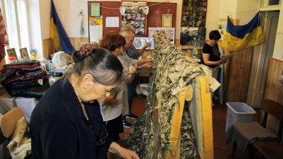 Маскувальну сітку та півсотні подушок на Схід відправили вінницькі волонтери Маскувальну сітку та півсотні подушок на Схід відправили вінницькі волонтери