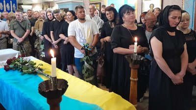 На Закарпатті попрощалися із полеглим на війні Іваном Сегеді На Закарпатті попрощалися із полеглим на війні Іваном Сегеді