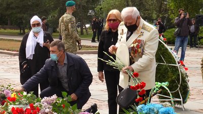 Понад тисяча миколаївців поклали квіти до меморіалу десанту Костянтина Ольшанського