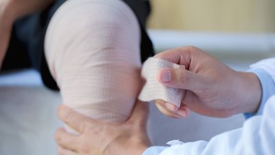 Вибух в АТБ у Чернігові: в якому стані люди, яких доправили до другої міської лікарні