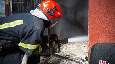 Надзвичайники загасили пожежу о 8:03 Надзвичайники загасили пожежу о 8:03