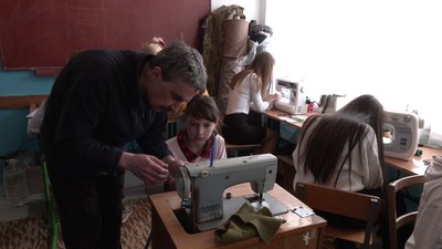 У вінницькому ліцеї шиють військову амуніцію для оборонців