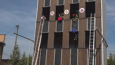 Вперше в Україні тернопільські спецпризначенці КОРДу змагалися з рятувальниками Вперше в Україні тернопільські спецпризначенці КОРДу змагалися з рятувальниками