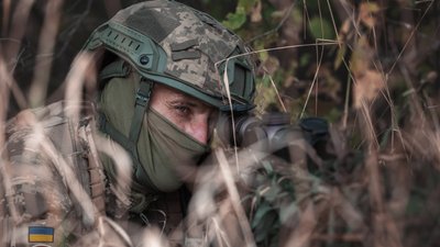 Військовий-снайпер