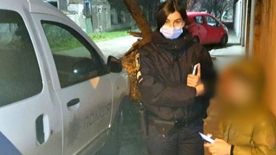 Херсонські поліцейські допомогли наляканому 6-річному хлопчику, який лишився сам удома