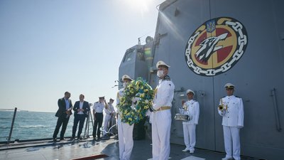 Військові гелікоптери та катери: в Одесі відзначають День ВМСУ Військові гелікоптери та катери: в Одесі відзначають День ВМСУ