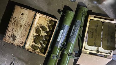 Танковий кулемет та сотні боєприпасів: на Чернігівщині виявили схрони росіян Танковий кулемет та сотні боєприпасів: на Чернігівщині виявили схрони росіян