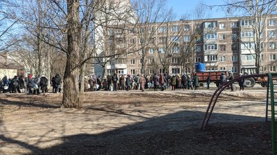 Черги за питною водою у Чернігові Черги за питною водою у Чернігові