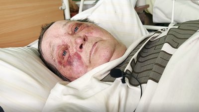 "Попросила віддати паспорт". Російський солдат побив 75-річну жінку, яка евакуювалася з Херсону "Попросила віддати паспорт". Російський солдат побив 75-річну жінку, яка евакуювалася з Херсону