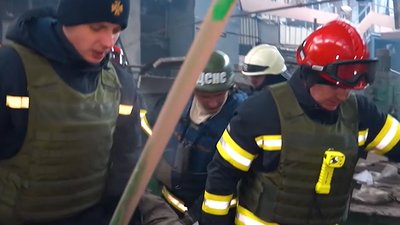 "Під час пошуку людей з-під завалів виключаю емоції та роблю роботу": історія рятувальника з Хмельниччини "Під час пошуку людей з-під завалів виключаю емоції та роблю роботу": історія рятувальника з Хмельниччини