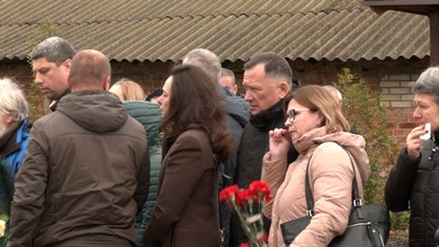 "Помирають найкращі". У Сумах попрощались з воїном-захисником Русланом Сидоренком "Помирають найкращі". У Сумах попрощались з воїном-захисником Русланом Сидоренком